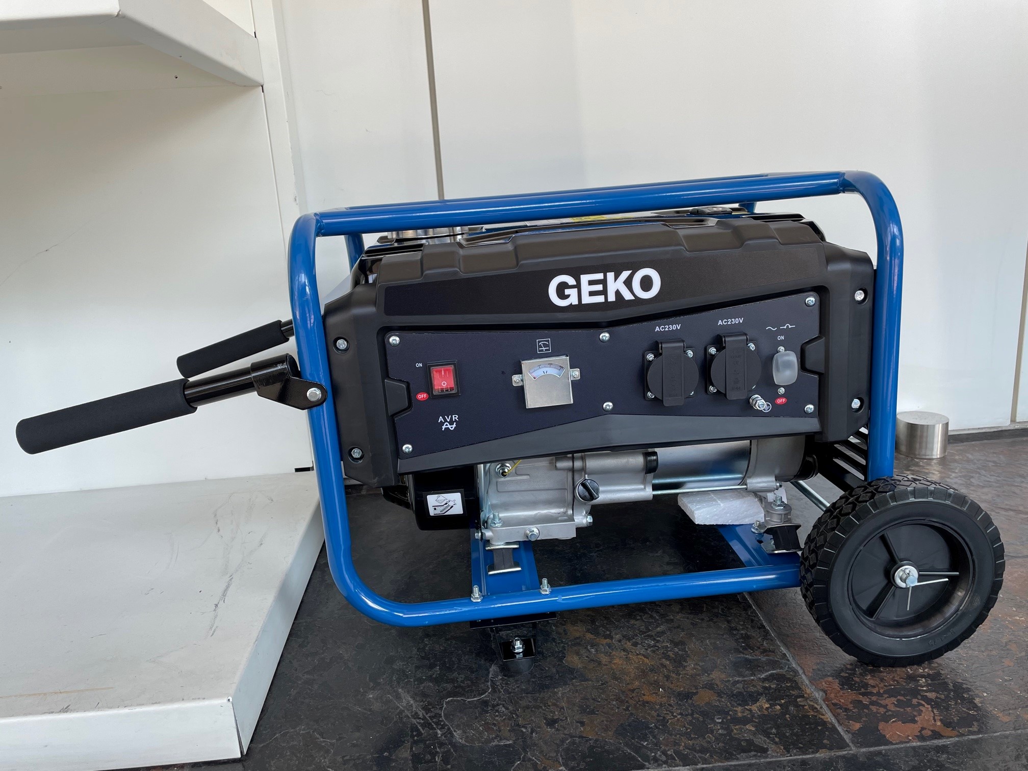 GEKO BL2600 E-S/HBA Stromerzeuger - Handstart - Briggs & Straton - Leistung 1~ 2600VA - IP23 - Tankinhalt 15L - Gewicht: 40 Kg